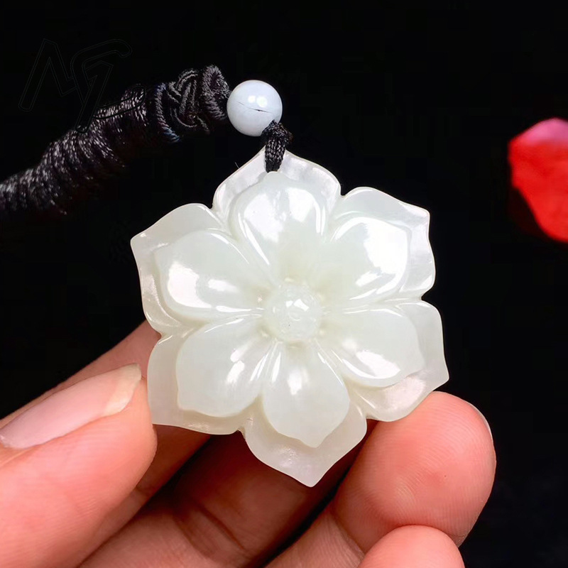 Necklaces - Natürliche chinesische weiße Jade fünfeckige Blume