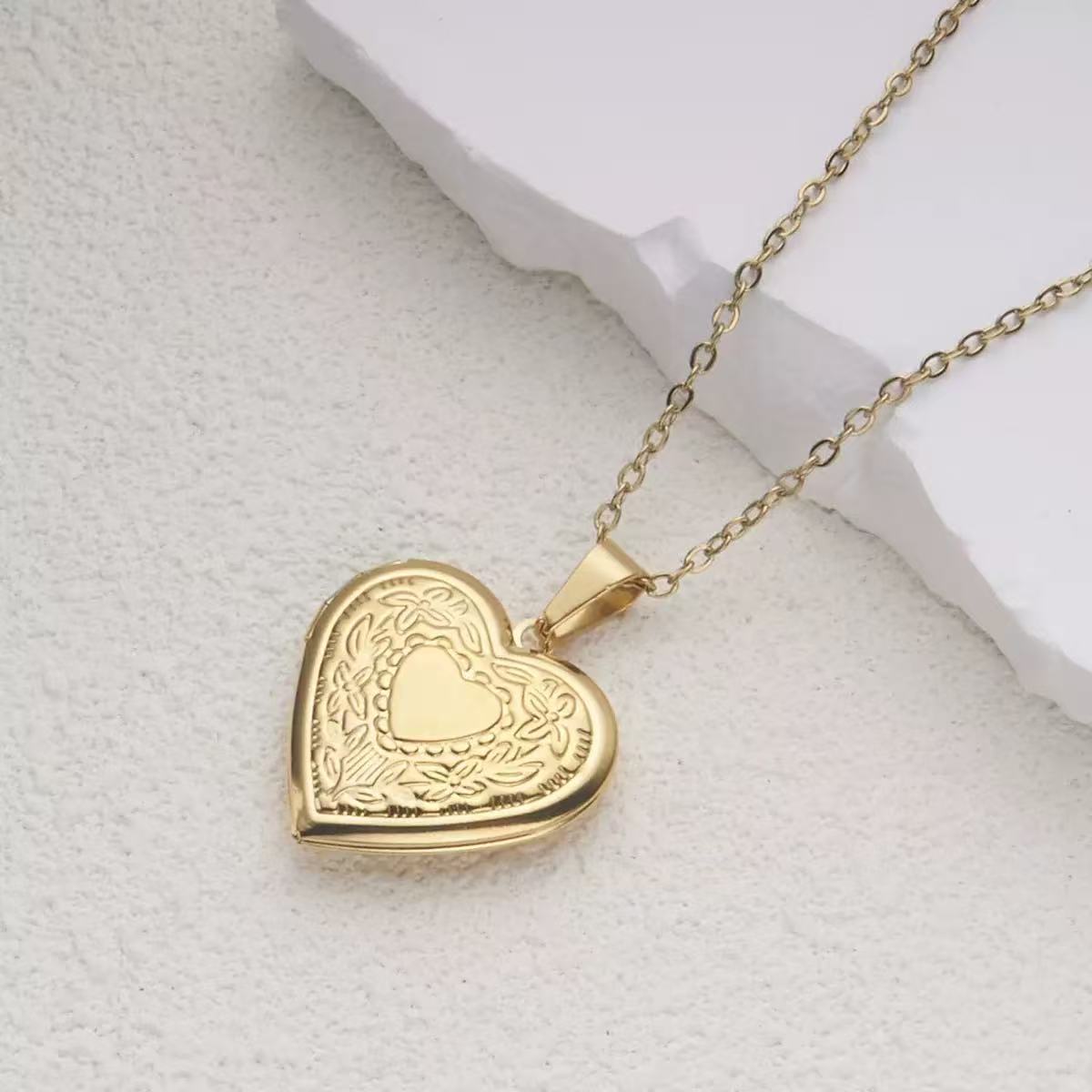 Romantische Herz-Medaillon-Anh – Heart Locket Necklace Photo Bewertung und Preis