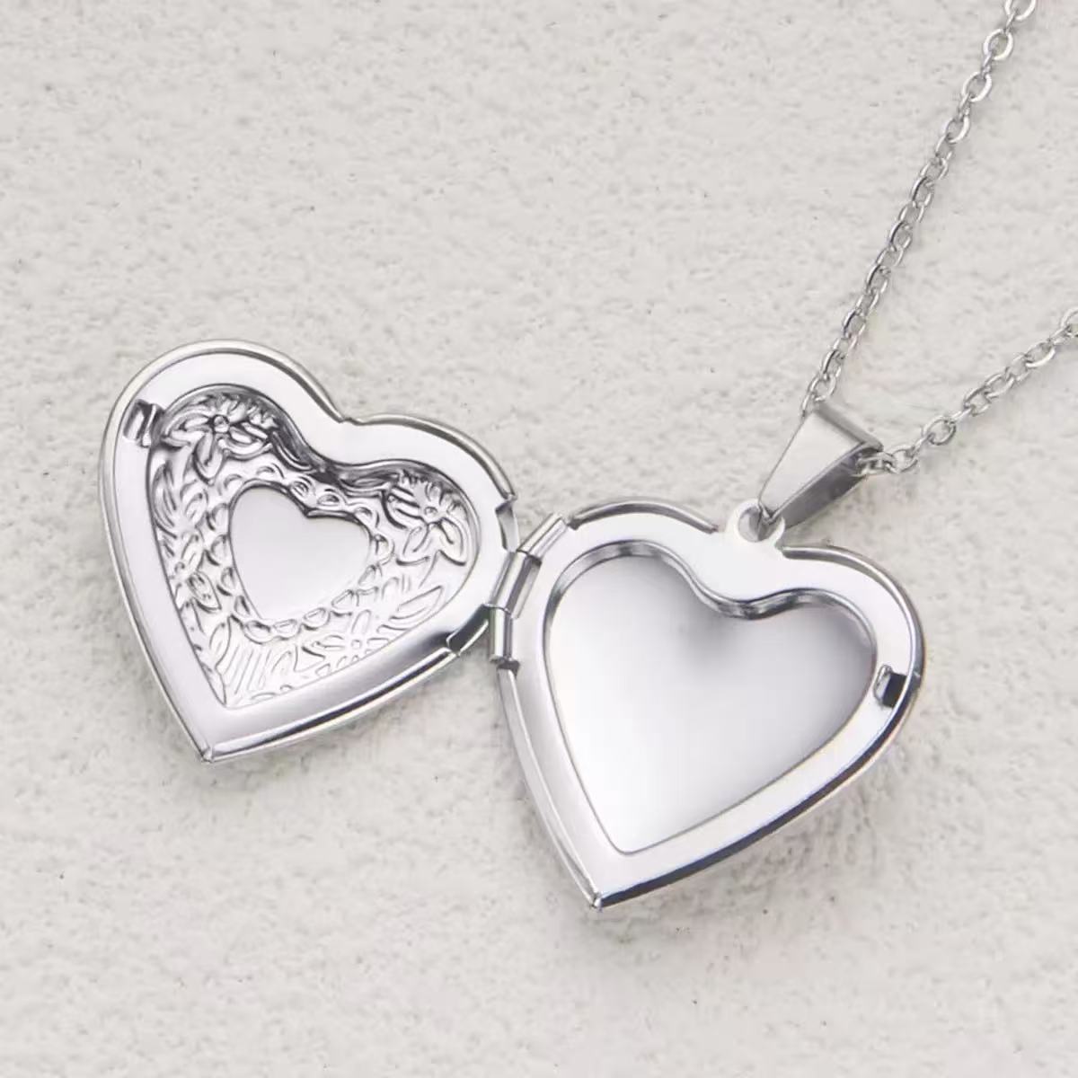 Romantische Herz-Medaillon-Anh – Heart Locket Necklace Photo Bewertung und Preis