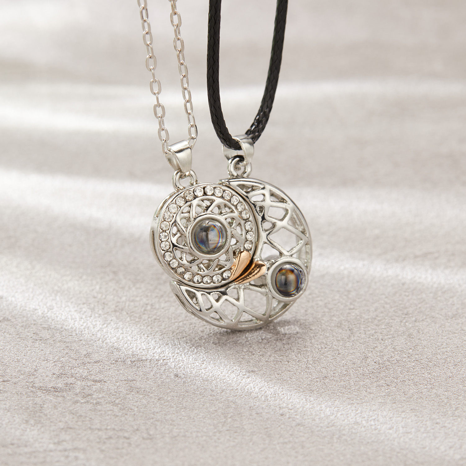 Romantische magnetische Sonne, – Magnetic Couple Matching Necklaces Bewertung und Preis