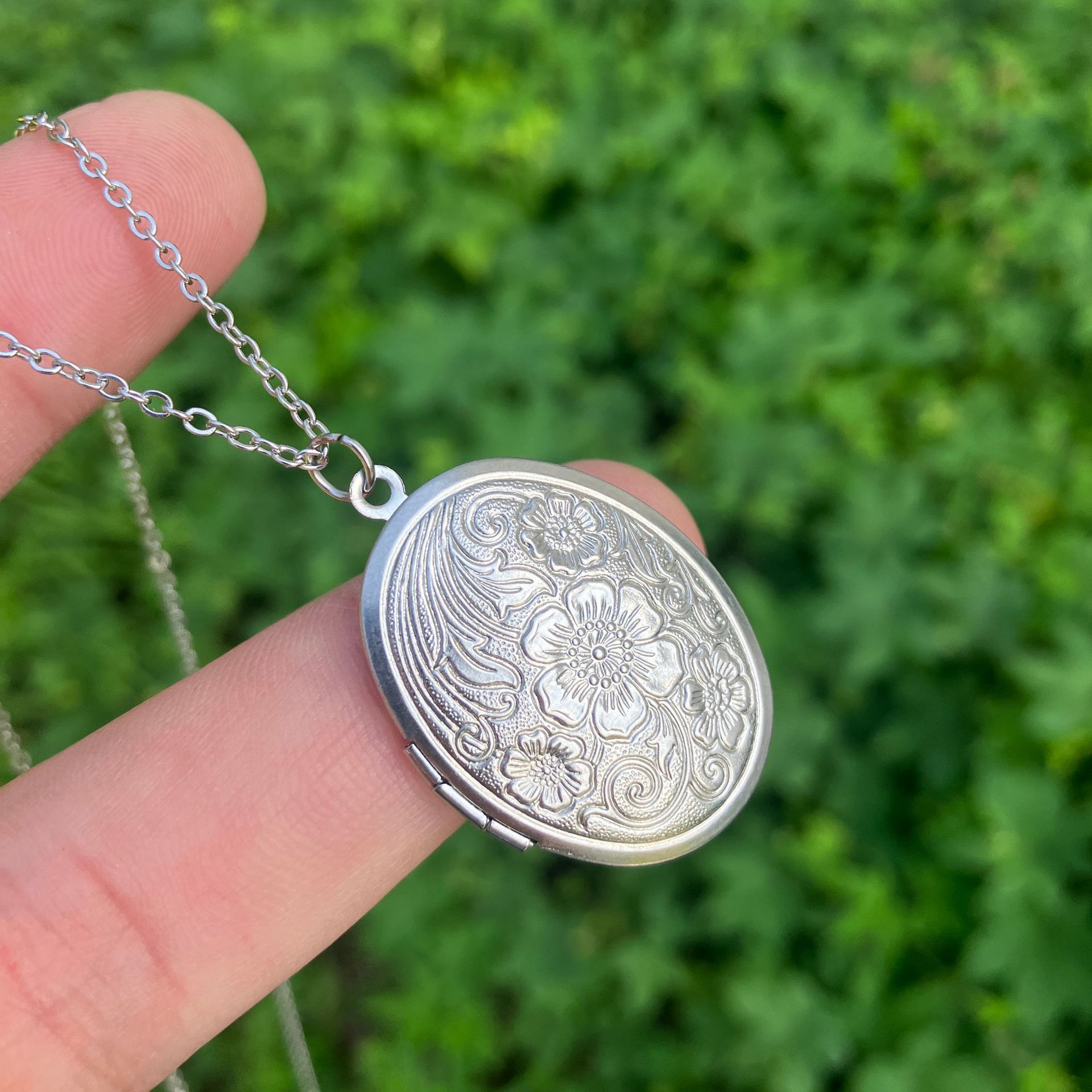 Blumen-Oval-Herz-Medaillon-Hal – Heart Locket Necklace Photo Bewertung und Preis
