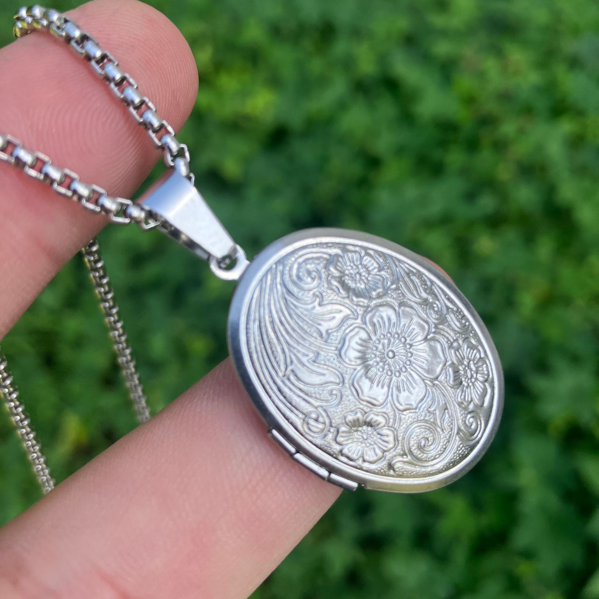 Blumen-Oval-Herz-Medaillon-Hal – Heart Locket Necklace Photo Bewertung und Preis